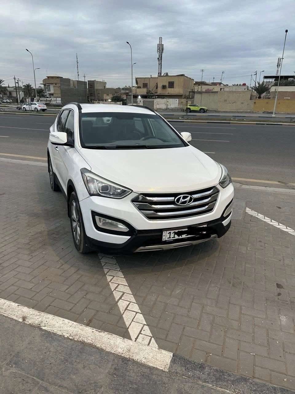 سنتافي 2014  
6 سلندر 7 راكب 
 تبريد 3 قطع مناخين
السيارة بيها قطعتين صبغ 
رايدها 148 

مكلف بالنشر 
***********
***********
