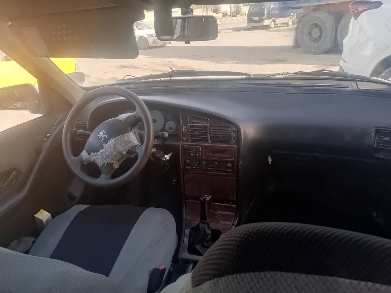 السلام عليكم عندي بيجو بارص لبيع موديل 2011 
40 اوبيه مجال ***********
