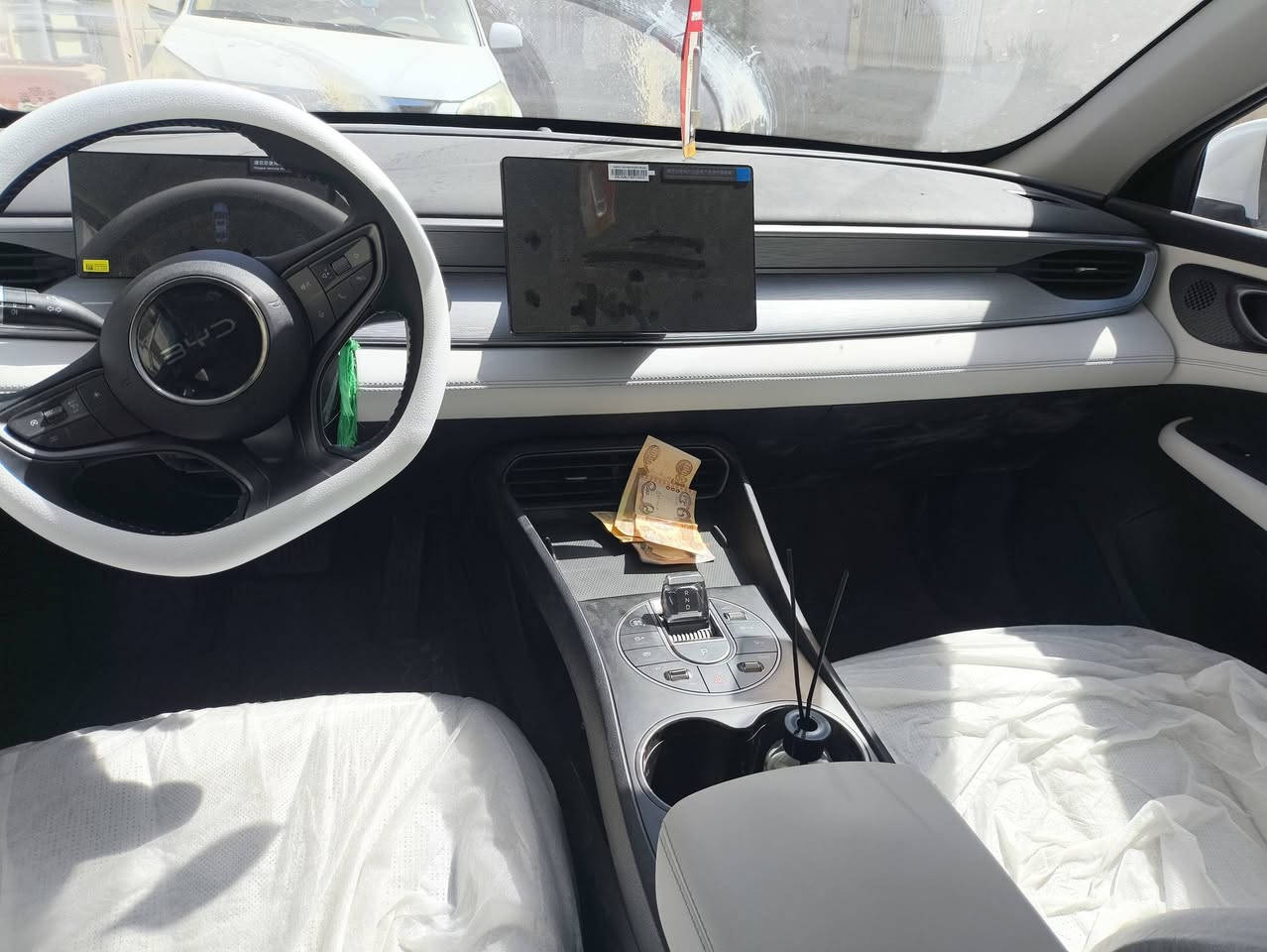 بي ويدي سيل 5 زيرو ماشيه 400 كيلو متر رقم بغداد السعر 18 مليون و 800 العنوان بابل  شارع 80 
***********
