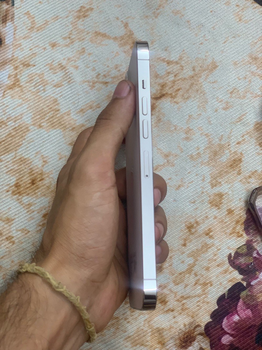جهاز ايفون ١٣برو ماكس  
ذاكره ٢٥٦
بطاريه ٧٦
جهاز كلش نظيف اكثر من ماضاهر بالصور 
السعر.  ٧٠٠بي  مجال بسيط للشراي 
للتواصل واتساب ***********
العنوان بغداد مدينة الصدر
هواي مهم للمشتري: الجهاز مفتوح على كل الشبكات لو مقفول/ويا شريحة معينة؟: 
مفتوح
شنو حالة الجهاز من الداخل: كلشي شغال 100%، خصوصاً الكاميرات، السماعات، المايك، وبصمة الوجه؟: 
كلشي شغال ميه بالميه 
هل الجهاز وياه كرتونته الأصلية أو أي ملحقات ثانية؟: 
لابدون ملحقات
تفضل التسليم إيد بإيد ببغداد لو شلون طريقة الاستلام؟: 
نعم بيع مباشر واستلام مباشر 