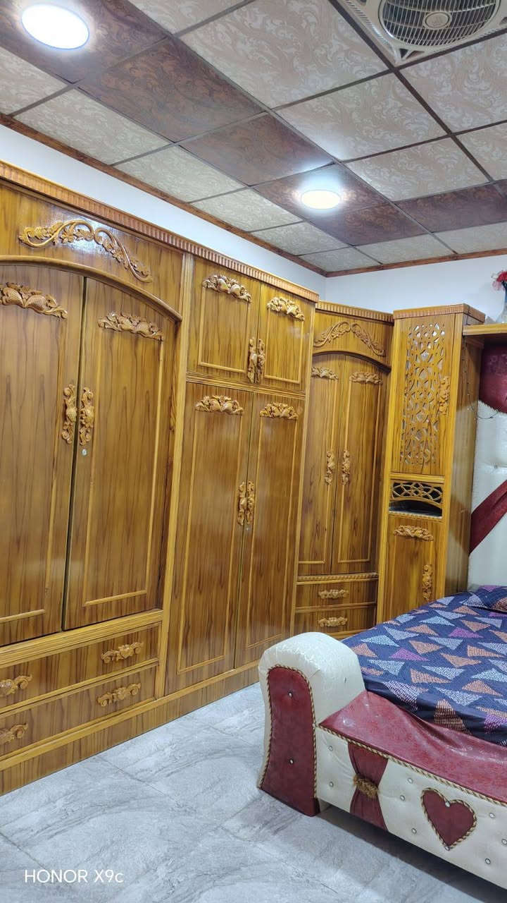 السلام عليكم غرفه  اخو الجديد للبيع السعر ٩٠٠ الف مكان موصل   او بيها مجال *********** وتسب موجود
