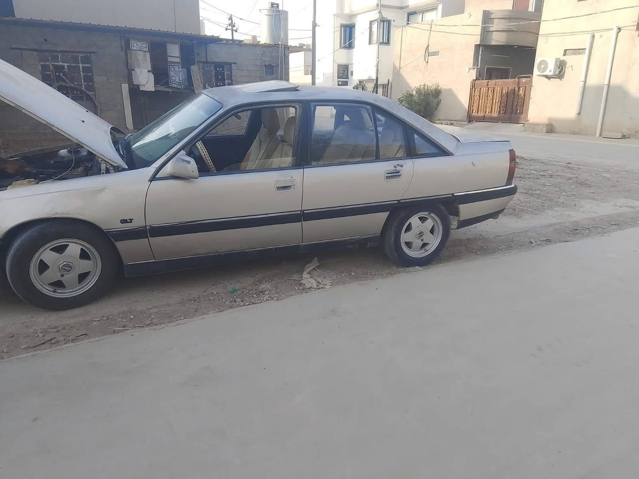 اوبل اوميكا موديل 1992 رقم اربيل شرط التحويل السياره بدون صبغ بدون ضربه بدون خياس كير اوتوماتيك محرك خير من الله لتصرف والابخار تخم تاير جديد كهربائيات شغاله كلها سعرها 35 يرهم مراوس حسب القناعه *********** مكان السياره كركوك
