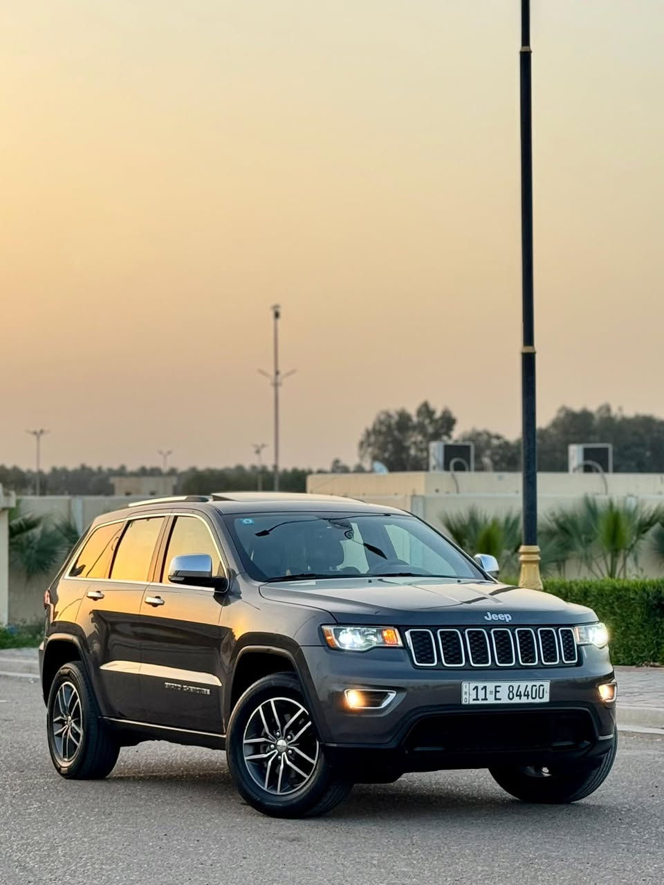 السلام عليكم 
جيب لاريدو 2018 رقم بغداد الجديد باسمي 
حادثه جاملغ وباب جهة اليمين
بدون دواخل 
شاصي ولغد مكفولات
السياره قطعه وحده 
كير ومحرك كفاله ولا برغي مفتوح بيهم 
فول مواصفات لمتد
تشغيل عن بعد
فتحتة سقف
جنطه كهرباء 
كشنات جلد وكهرباء وتدفئه
فور ويل 
دركة هيتر
فول تحكم استيرن
توقف الي 
رادار 360 درجه 
خزن ميموري
حساسات
شاشه كامرت خلفيه
اوتو هولد
مود درايف
قفل منحدرات
السياره عليه سيرفز كامل 
ولا كلوب بالدشبول مشتغل
جاهزه كير ومحرك وحداديه وتبريد وتدفئه
السعر 198 وبيه مجال 
عنواني بغداد 
متواجد واتساب 
***********
