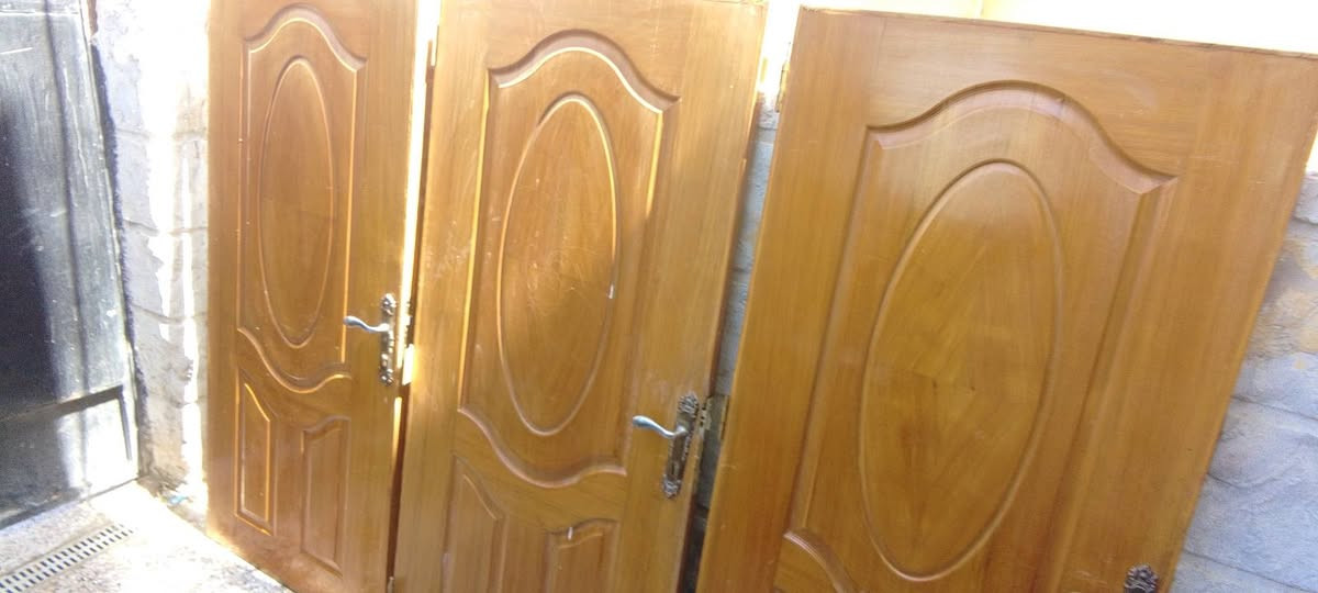 السلام عليكم حبايب .باب خشب تزكام وزن ثقيل .سعر الباب 65.رقم الهاتف ***********عنوان بغداد الشعب
