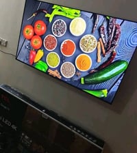 شاشة tcl c845 منلد حجم 55 نظافة 100 % مع كافة ملحقاته وكارتونته ووصل ا...