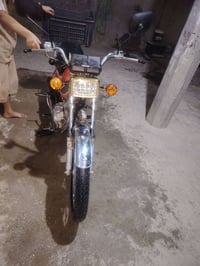 دراجه ايرانيه موديل ٢٠٢٠ اوراق بغداد للبيع الاتصال علئ 07726050366 ب٣٥...