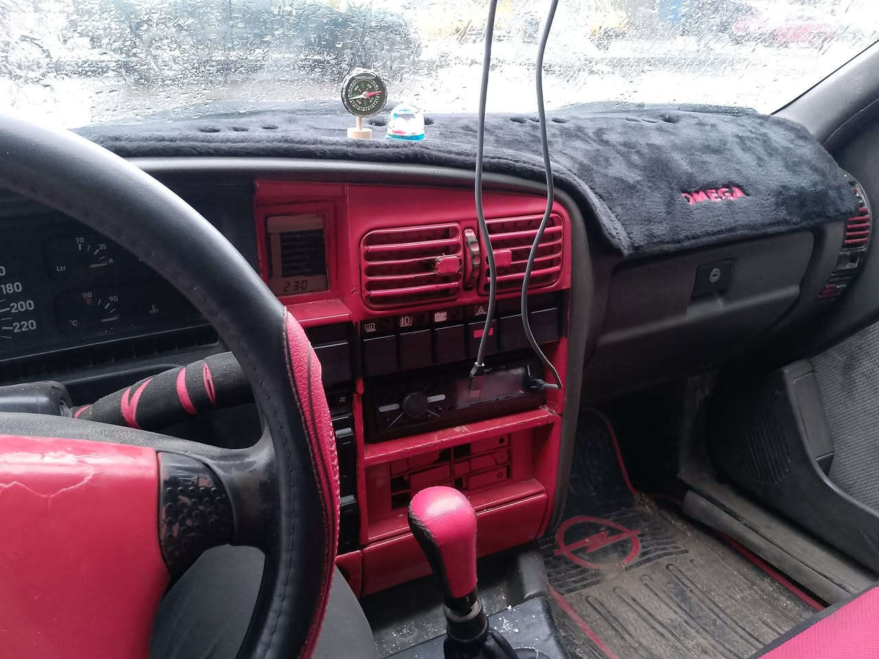 السلام عليكم عندي هاي السياره اريد امعارض اب بيكم ***********
