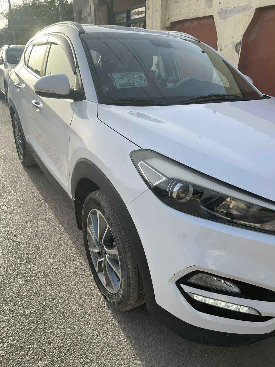 توكسان 2018  خليجي  للبيع فقط
تحكم ستيرن جهتين 
مثبت سرعة 
شاشة
كامرة 
حساسات
لايت عدسة 
لدات  
درايڤ مود ( وضعيات قيادة ) 
ماشية  89 الف 
بيها ضربة خفيفة بالجهة اليمنى
مال ستوتة  بالجاملغ الامامي 
وبيها تصليح بالجاملغ الخلفي 
رقم قادسية بأسمي  مداور بأي وقت 
السعر 175 وبيها مجال   
مكان السيارة الديوانية  
***********
