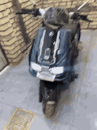 السلام عليكم دراجه استعمال ايام قليله بعده جديده السعر 800فقط وتساب موجود *********** 
وبعد اكو بيه غراض بس ضامهن صدوك ونشرات وبلاجكتورات
