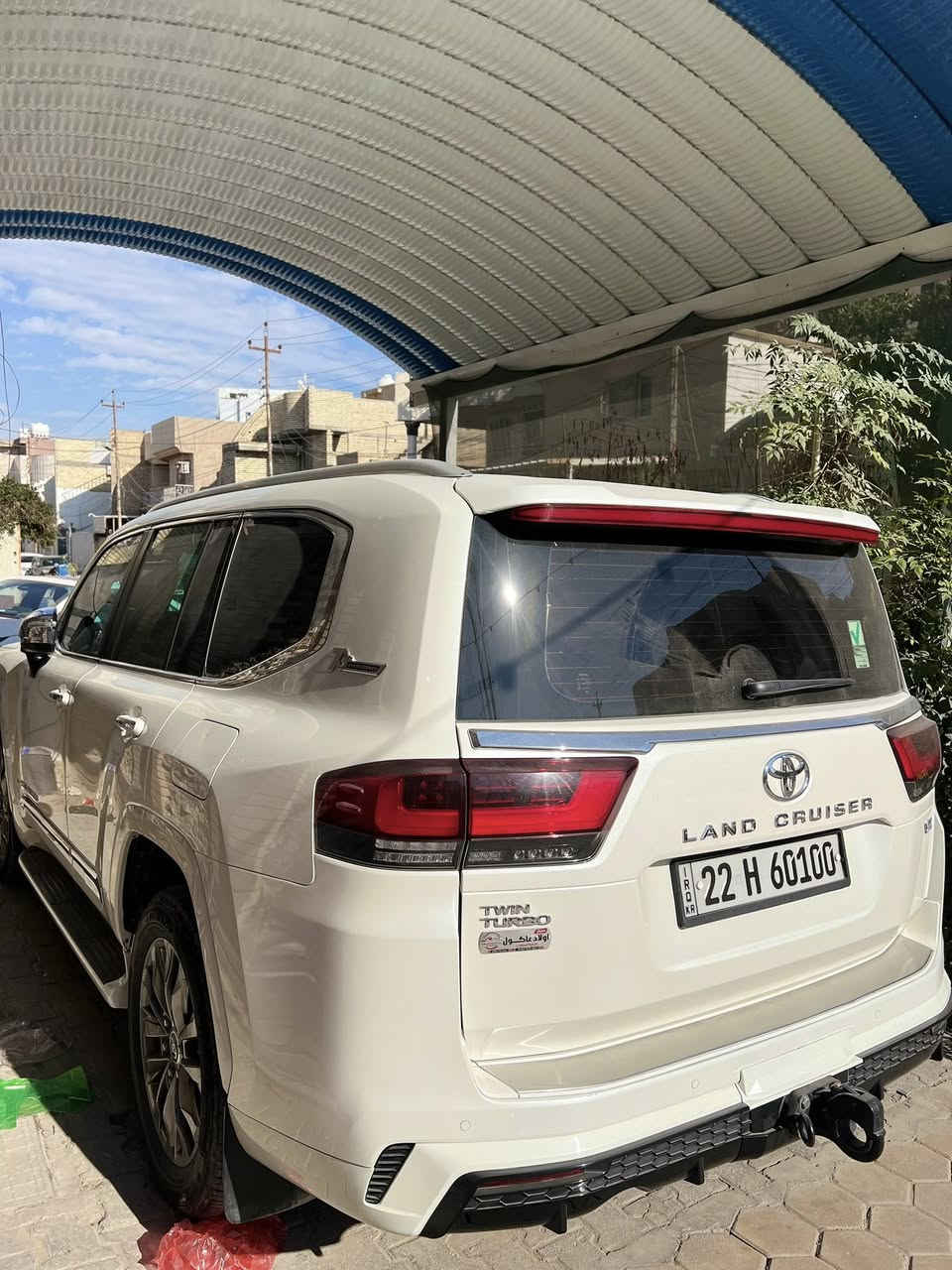 للـبيع  
لاندكروز Twin turbo
موديل : 2022 
فـول مواصفات رقم ( 1) 
رقم مميز ( اربيل )  ماشيه 48KM
3شاشات - رادار - وهوايه مواصفات بيها 
السعر : 6شدات و70 ورقه 
العنوان : كربلاء 
الرقم : ***********
