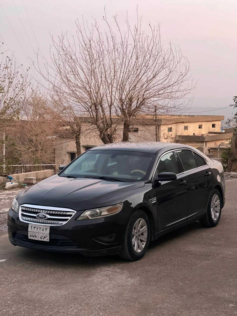 فۆرد تۆرۆس مۆدیل ٢٠١٠ ناو زەرد  دوو پارچەی بۆیاغە جەمپێکی دواوەی هەیە نمونە لە جوانی گێڕو مەکینەو کارەبای و توندوو تۆڵی بەشەرتە سعری ٨٣ وەرەقە 
***********
*********** كويسينجاك, أربيل
