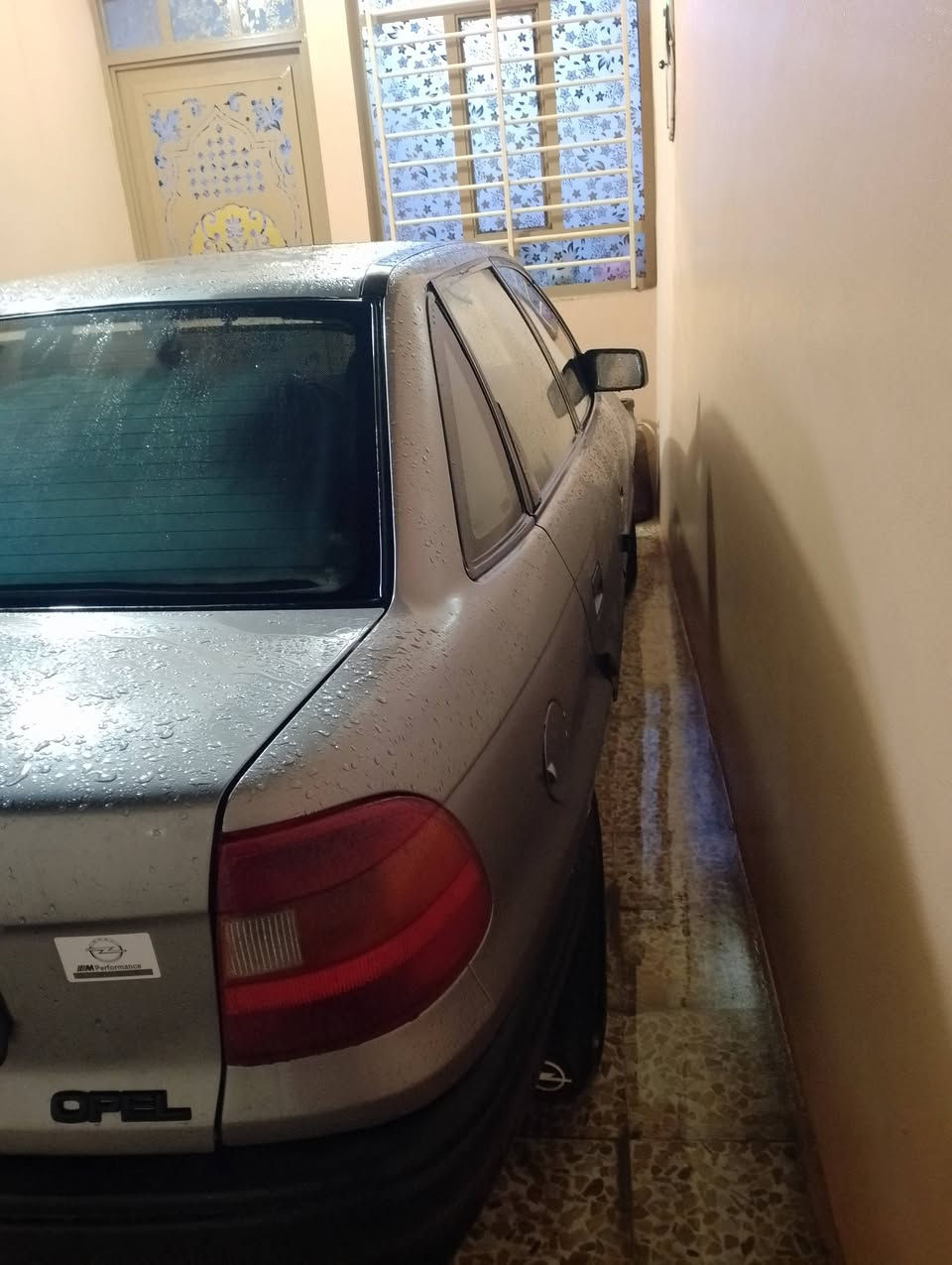 السلام عليكم اوبل استرا حجم 16 موديل 93سنويه جديده هزه جديده رقم جديد باسمي اني الشرعي سيارة وضع شركه صبغ دواير دوسات وسقف مال تقحيل ***********
