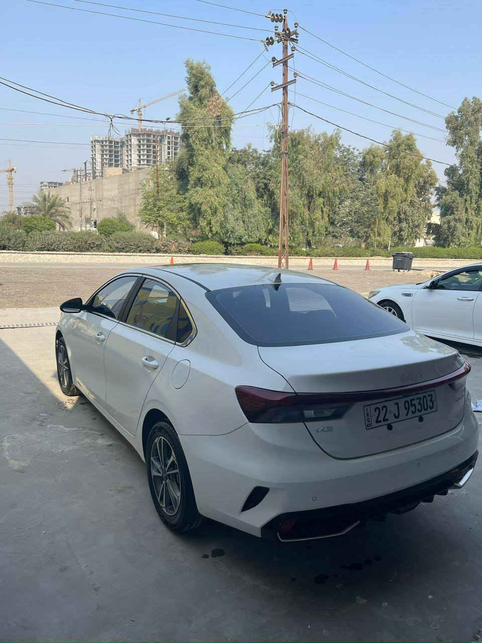 سلام عليكم كي ٣ موديل ٢٤خليجي 
فول موصفات 
مكينه ١٥٠٠ دبل نوزل 
بيها بنيد  مصبوغ 
مكان رستميه سعر ١٣٨ وبيها مجال بصيط 
مكان الرستميه 
***********
