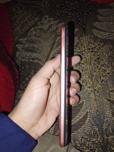 اسلام عليكم  اعزائي الكرام سيمسونك 32f التواصل رقم وتساب 7887847089السعر 85
