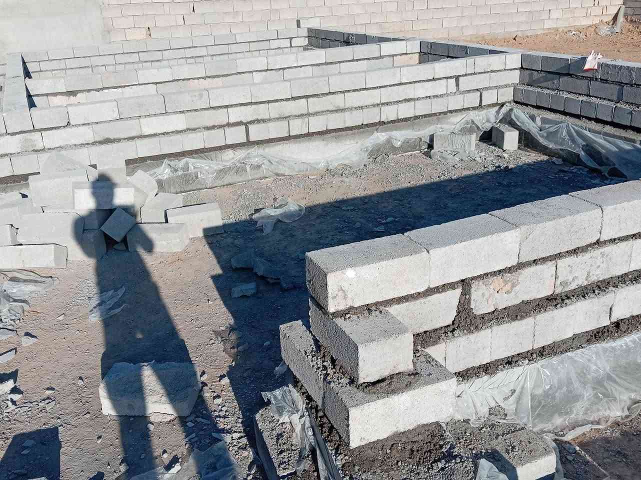 يوجد خلفة بناء ليريد يتصل عل رقم ***********
