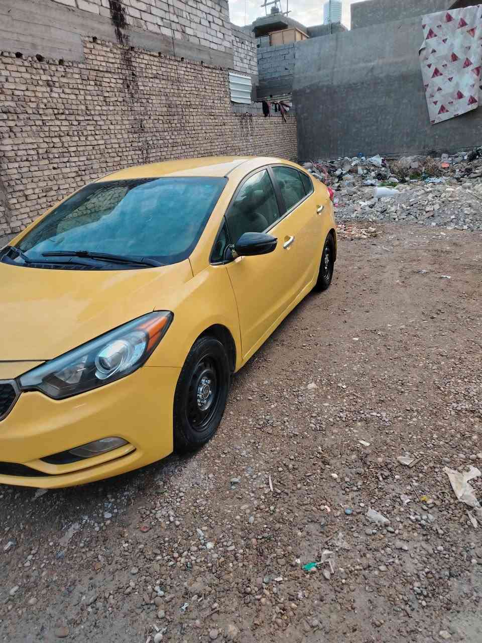 كيه فورتي موديل ٢٠١٦
بسمي مصفر هيه وغرامات
سعر ١٠٧ لعنوان بعداد لتاجي
مكفوله لغود وشواصي ضربتها
جاملغ الخلفي ماواصل لجنطه
***********
