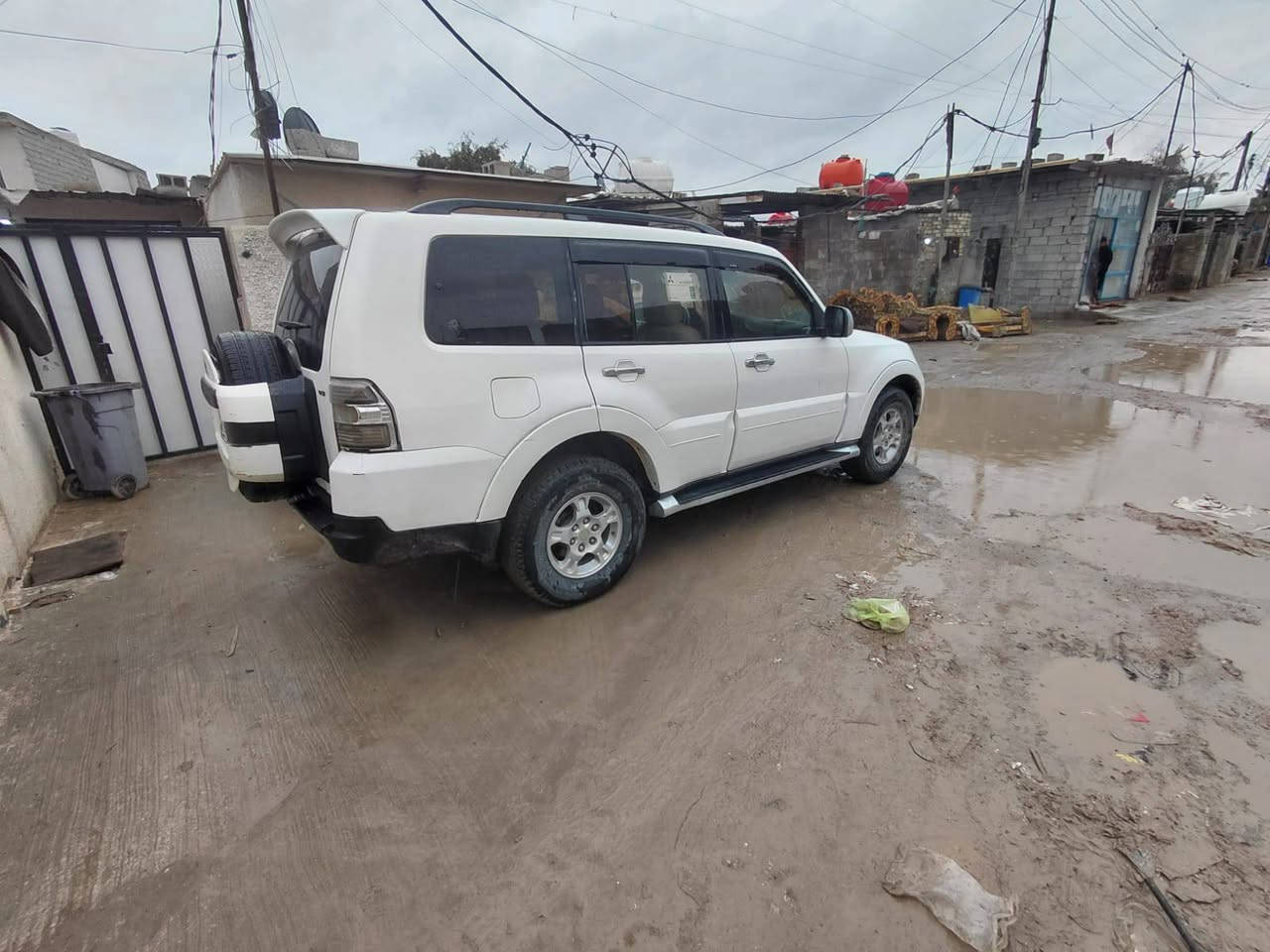 سلام عليكم عندي باجيرو موديل 2008سياره جاهزه الاخير مابيها اي شي بسمنه تخم تاير جديد صدر مكينه كير مكفولات مكينه 6سلندر سبعه راكب تبريد جاهز مكانها بغداد الامين ثانيه السعر 103وبيها مجال بصيط انتصل علا رقم ***********
