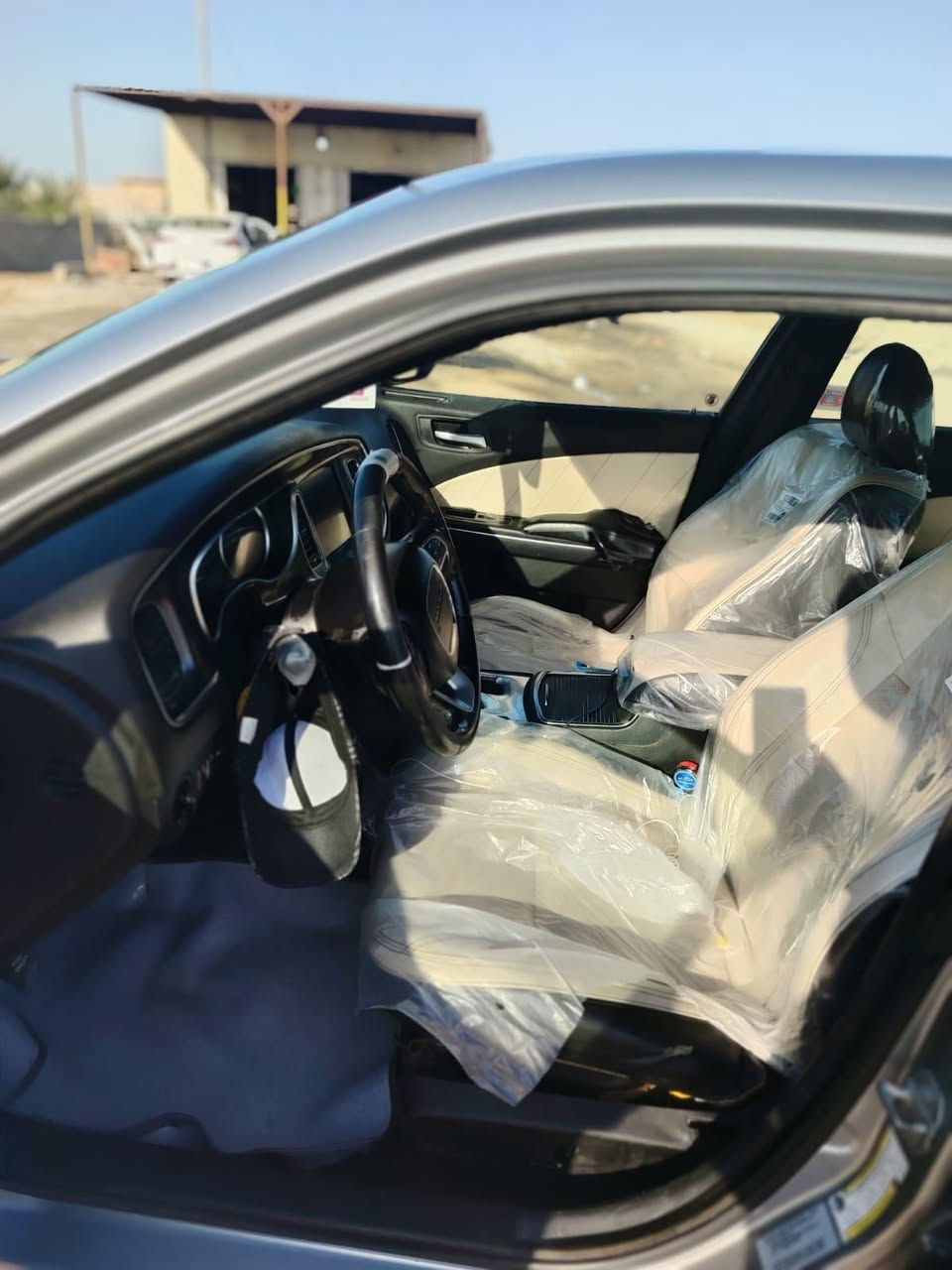 مكلف بنشر  
السلام عليكم جارجر جارجر م 2015   رقم سليمانيه بيه جاملقين امامي +بنيد ولجاملق لخلفي بيه تعمير 
لسياره جاهزه حداديه تخم تاير مشط جديد 
.رقم صاحب لسياره سعر 160
0781 406 0186‬
