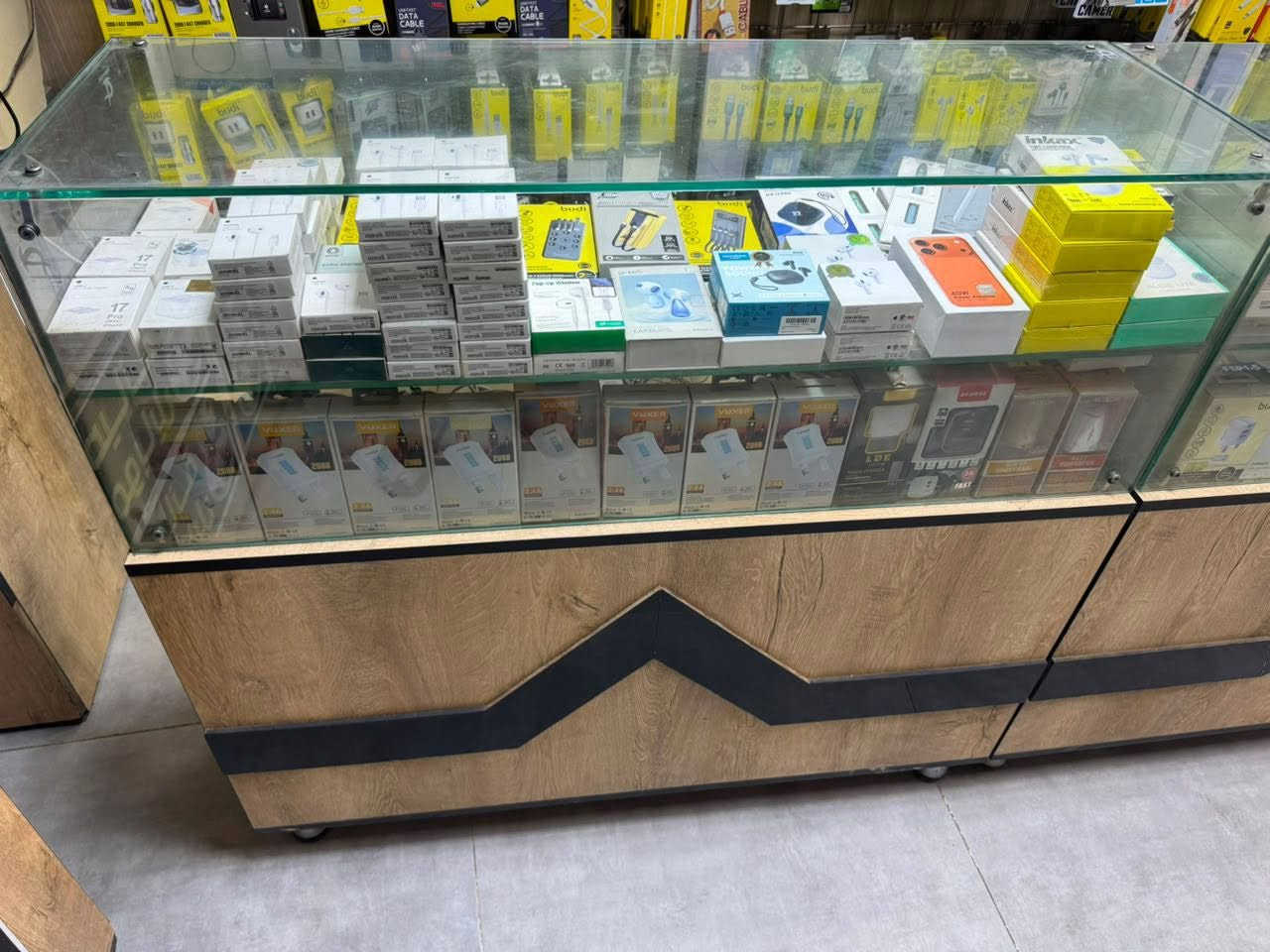 عندي ديكور محل موبايلات للبيع وتكدر تاخذ منة قطع 
الفاترينات جداً نضيفات عدد ٤


**إذا كنت صاحب هذا الإعلان وتريد حذفه لأي سبب، رجاءا أرسل رسالة إلى الدعم الفني**