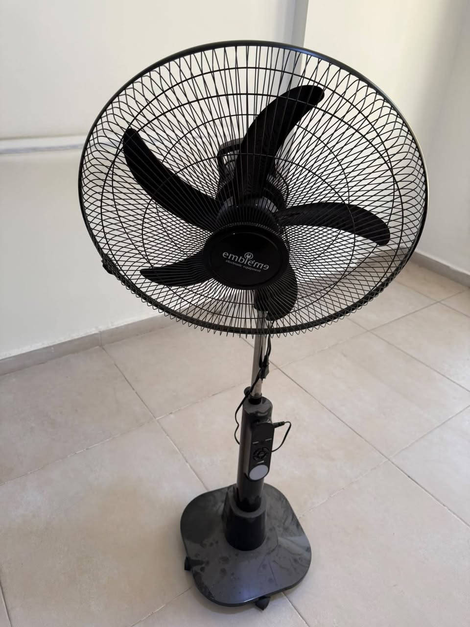 غراض بيت نظيفه استخدام قليل 
للبيع
بنكات سقفيه عدد اربعه الوحده سعرها 30
ميز طعام 125
مجمده 450
بنكة ع شحن ب 40
مكاني بغداد الغزاليه
للتواصل 
***********

