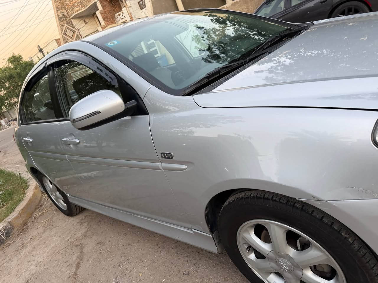 سلام عليكم 
هونداي فيرنا موديل ٢٠١٠ رقم بغداد انكليزي 
هزه وفحص وسنويه كلهن جدد 
السياره فول مواصفات عدى السلايد 
مكينه ١٦٠٠
كشنات جلد للونين 
تحكمات ستيرن 
تبريد شاشه 
وبعد مواصفات 
شادلها شاشه اندرويد 
تخم تاير جديد 
باتري جديد 
حداديه امامي خلفي جديد 
السياره استخدام بيت كلش نضيفه 
مابيها اي نواقص بشرط المحرك والكير وشواصي واللغود والايرباك 
مكان السياره بغداد 
السعر المطلوب ٨٧ ورقه ومجال بسيط الاستفسار الاتصال ع الرقم 
*********** بغداد, العراق
