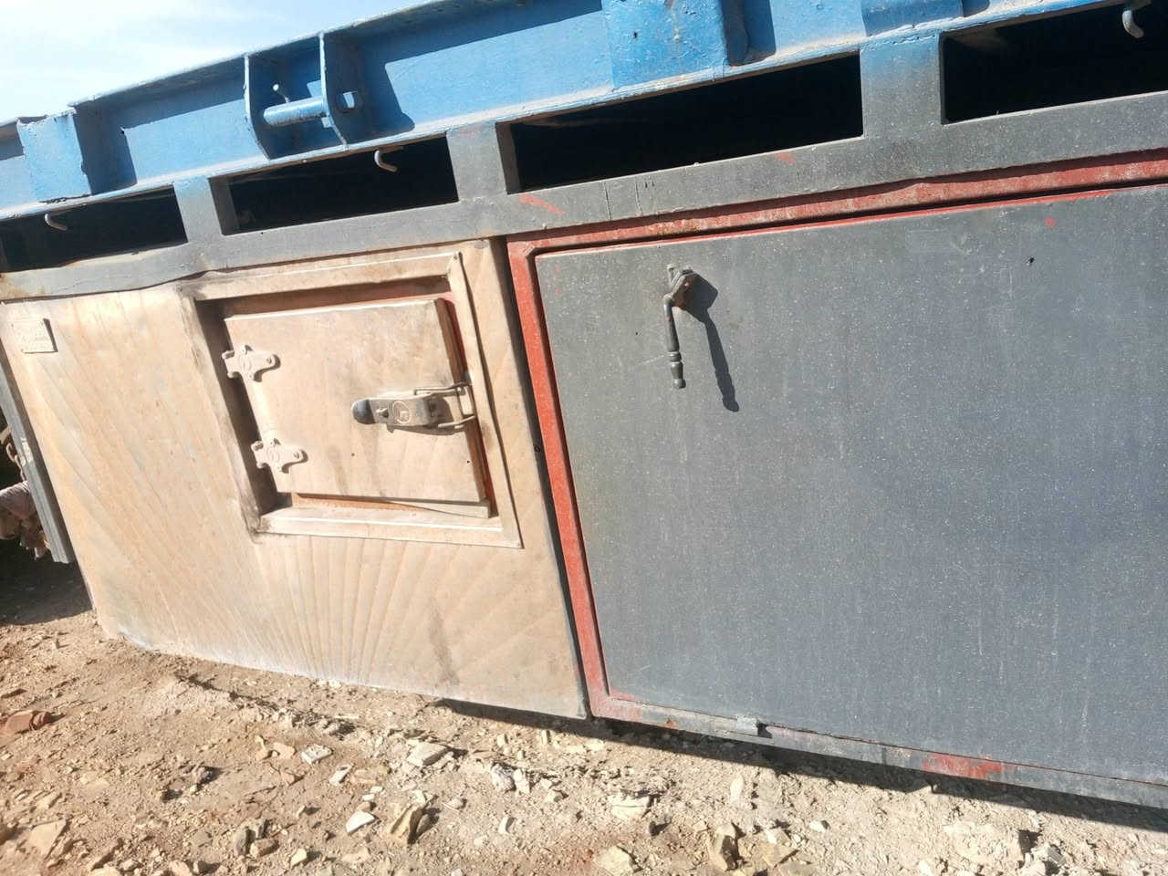 السلام عليكم عربانه للبيع حداديه 3دناكير ابيع واقع حال هل الموجود شوفت عينك دناكيرها هوزنات مال سكانيه 
السعر 40
***********
مكان بغداد ناحيه الوحده +
مطبخ ثلاجه جاهزات
