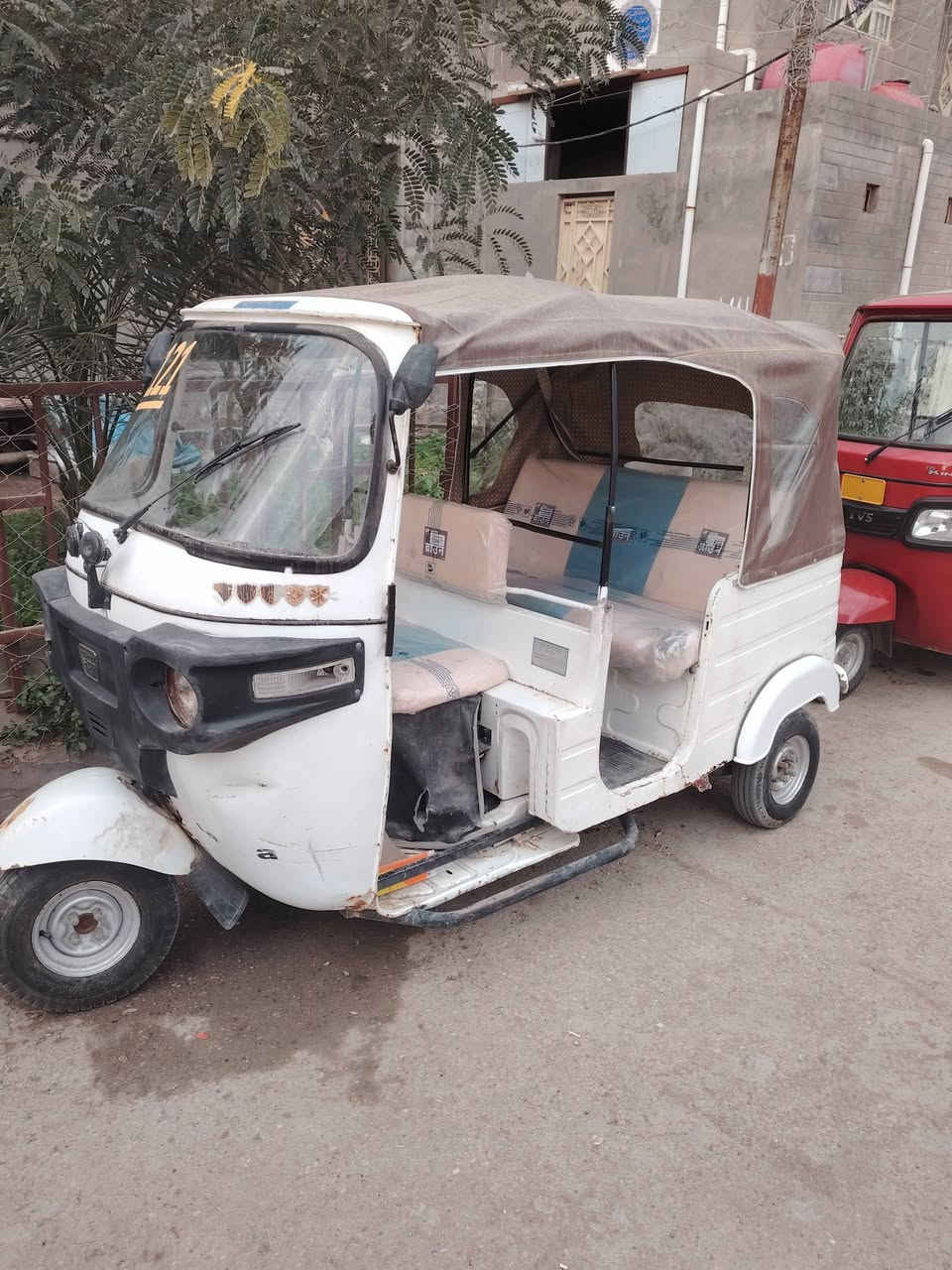 سلام عليكم تكتك للبيع رقم وسنويه مكينه باجاج 21تخم تاير باتري جديد عوزهه ترتيبات بصيطه شغاله نگره سلف  سنويتهه بسمي رقم ذيقار مال خبزه شراي ينتصل وبي خير ويدلل ***********
