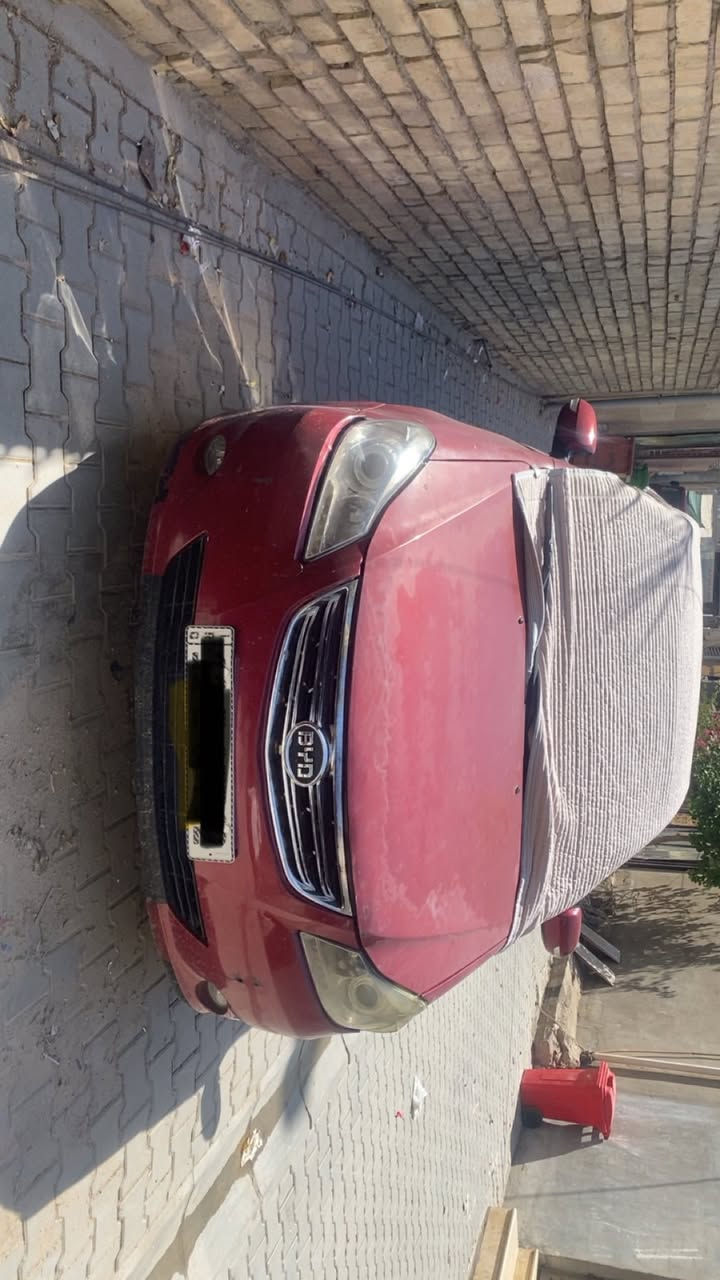 بي واي دي g3 موديل 13
خصوصي ماروني باسمي 
كشرها بي جراد  
بيها صبغ باب سايق
مسويلها إدامة كاملة وكلة بالشركة مال بي واي دي 
داينمو شحن جديد شركة
بور استيرن جديد شركة 
قوايش داينمو وكمبريسر جديدات شركة
باتري جديد باكستاني  
راديتر ماء جديد تلث سراوات شركة مع جوينات
ولف حمامة جديد شركة 
مراوح زوج 
بلكات ومجاول تخم جديد شركة 
عبوة بانزين جديد شركة 
صدر امامي تفصيخ كامل 
مشط استيرن تفصيخ
صدر خلفي جديد شركة دبلات مع لوي 
درايم شفت جهة سايق جديد شركة
بوربرن وفلنجة بوربرن جهة سايق جديدات شركة
دسكات بريك امامي جديدات شركة  
كمبريسر تبريد تفصيخ شادة يعني بس تشحن غاز
حساس آيسي جديد شركة 
حساس ماب سنسر جديد شركة
تخم تاير ابو الخط الأبيض 
دهن وفلتر كير مبدل جديد صيانة كلة بشركة وحتة وصولات مال صيانة مال شركة موجودات بالسيارة 

الله شاهد السيارة صارف عليها كلش هواي وانت تكدر تحسب صرفيات وتشوف شكد مكلفة سعرها ٤٥ وبيها مجال قليل لان محتاج فلوس واريد أبيع السيارة لتكلي شبيها مابيها أكفلك الشغلات الي ذكرتهن بالمنشور بس لان اني مبدلهنً على ايدي
***********
