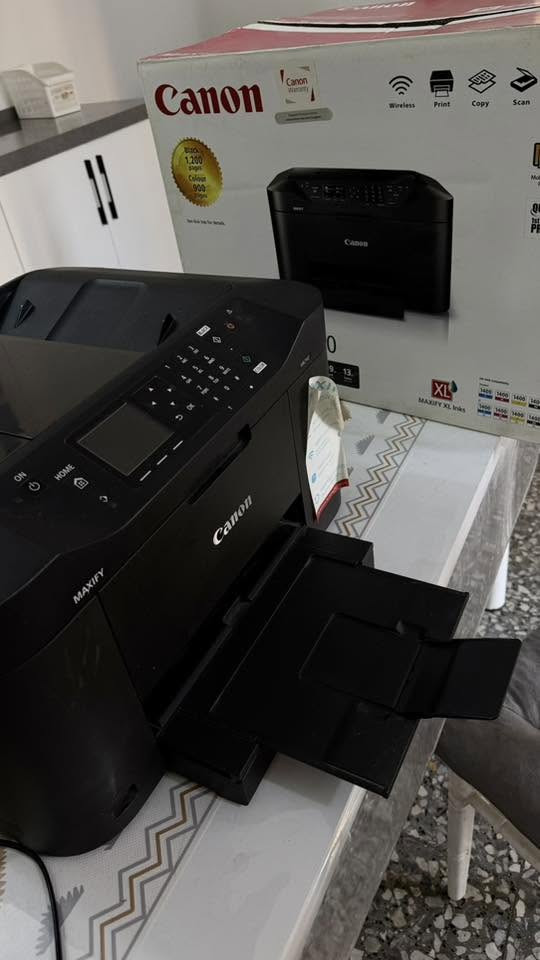 طابعة كانون MAXIFY MB2140
الطابعة كلش نظيفة ومستعملة سنة بس وبيها عطل لان انتركت
واحتمال الهيد عاطل، قيم بالسعر اليعجبك 
***********
