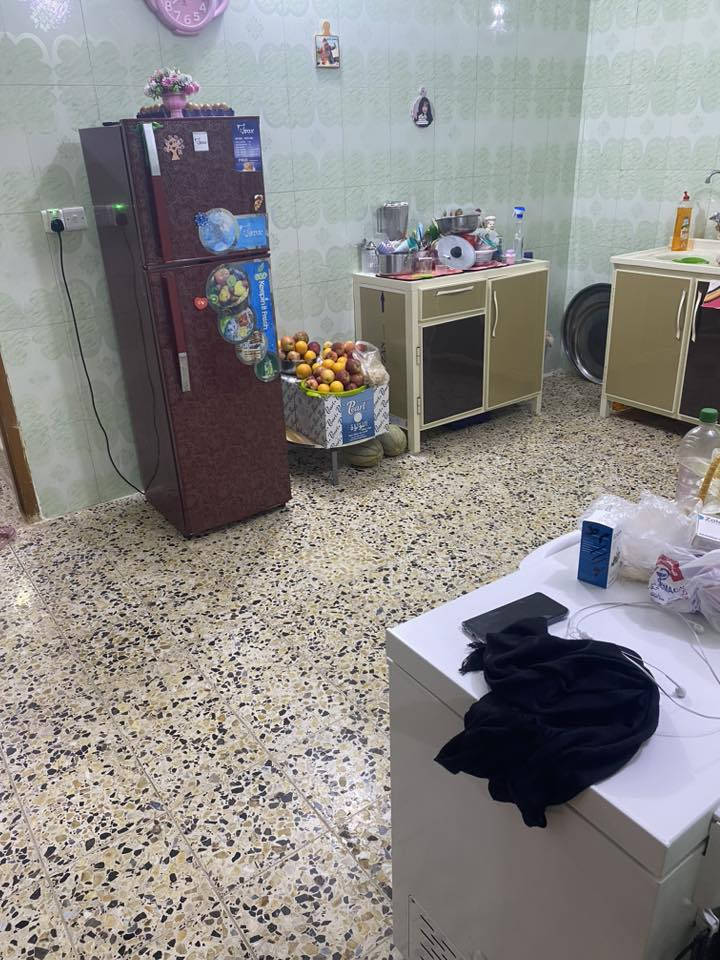 سلام عليكم للبيع بيت 100متر  🏠 في السده الجديده يم ساحه زمن طابق ونص طابو صرف بيت نضيف جدا  

ابو البيت رقم  ‭ ٠٧٧١ ٧٩٢ ٥٧٩٤‬
