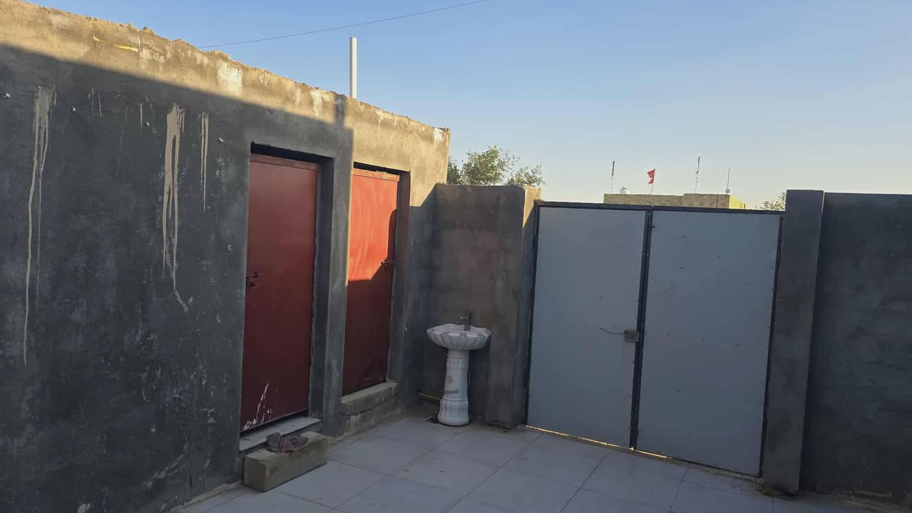 يا الله سلام عليكم
بيت للبيع منطقت لخميسات قرب علامات لبلديه شارع تبليط لمساحه 220 متر يتكون من 3غرف 6ب4 +دوانيه8ب4 +صاله9ب5 صحيات خارجيه حمام داخلي مناور2 حديث لبنا محوله وماء باب لبيت
استفسار اتصل***********
