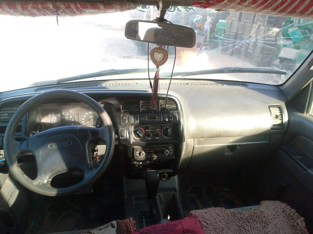 السلام عليكم عزوزه للبيع 
موديل 92 
سياره حلوه ونظيفه 
حداديه جديده ماكينه جديده تبريد عايز لبس غاز
سياره كيره شويه تعبان 
عندي وكاله بها 
سياره سليمانيه 
***********
40 وبيا مجال
ايش عندك سياره اراوس
