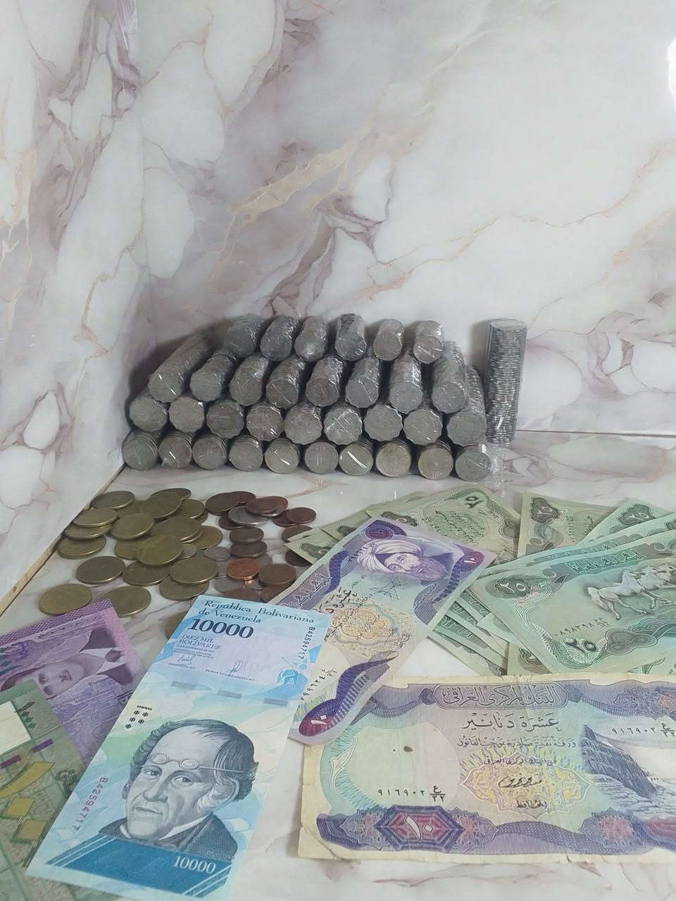 للبيع 1600عمله معدنيه عراقيه وعربيه مقسمه الى500قطعه فئة5فلس و500قطعه فئة10فلس  و500قطعه فئة50فلس و50قطعه فئة25فلس و50قطعه اجنبيه مختلفه مع 10ورقات سويسري فئة25دينار وورقه سايلو و10دينار سويسري و3عمل عربيه واجنبيه مع هديه ميداليه عمل عراقيه السعر75 يوجد توصيل


**إذا كنت صاحب هذا الإعلان وتريد حذفه لأي سبب، رجاءا أرسل رسالة إلى الدعم الفني**