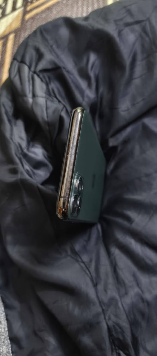 سلام عليكم خوان ١١ برو ماكس للبيع  تك سيم ذاكره ٢٥٦ جهاز كلشي واضح بل صور مبدل شاشه اصليه وبطاريه شاشه بيها نقطه صفار وغير هاذه مابي شي شرط صوت نتصال بلاتوث ويفاي سيم كله شغال كمرات طبع سعر ٢٠٠ بي مجال بصيط خاص او نتصال عل رقم ***********
