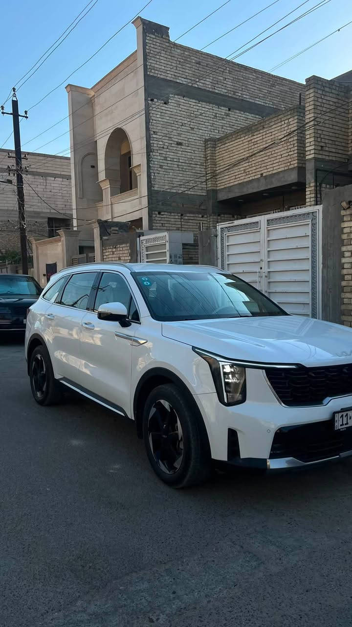 السلام عليكم للبيع سورنتو2024  سعرها مناسب جدا مكينه 2500 / 4سلندر / حادثها بابين الصدر وخلف الصدر بدون دواخل وبيها قطعتين صبغ اثر الضربه وصور الحادث موجوده بالمنشور ماشيه 18 الف سياره حيل نضيفه ونصبتها حلوه العنوان / بغداد البلديات الصحفيين / للأستفسار *********** 
السعر 235ورقه وبيها مجال بسيط
