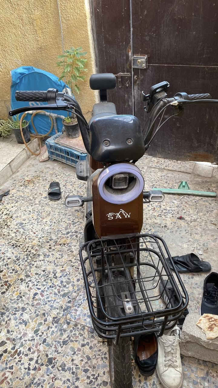 بايسكل شحن موديل 25  شركة ساو مستعمل شهرين كلشيء موضح بالصور سعرة 300 وبيه مجال بايسكل كامل مثل ماموضح بالصور للاستفسار ***********
