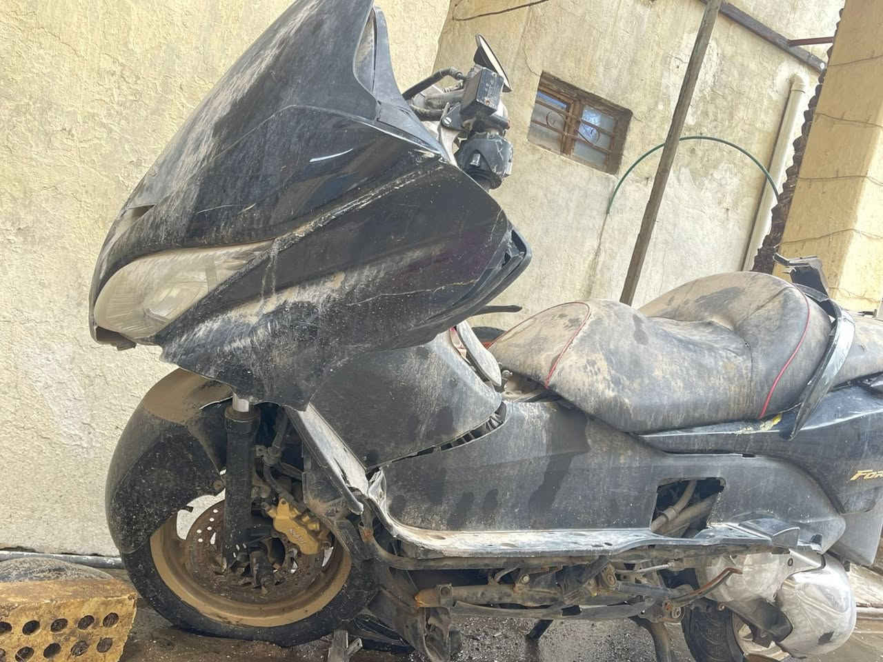 ع وضعهة فورزة 09 كرستال 4تحويلات 7 نمر ماشية 43  أوراق كاملة مكينة خير من الله الدراجة مانقصهة شي غير اضرار الحادث صاحب الدراجة

***********

مكانهة بغداد الشعب
