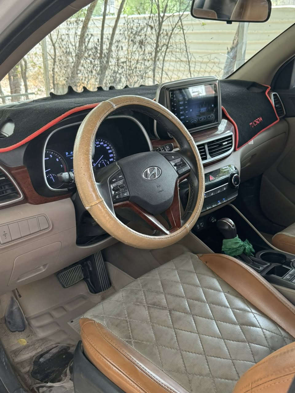 السلام عليكم توكسان 2019 خليجي مكفوله عدا بارد اقل الشبر بالباب وطخه زغيره بالجاملغ الخلفي مواصفات
لايت خمس عدسات
اشاير بالمري
بصمه 
محرك 2000 دوش 
حساسات امامي خلفي
شاشه كبيره
كامرا خلفيه
انظمه قياده ثلاث وضعيات
مانع انزلاق
تبريد قطعتين
الكراسي الاماميه كهرباء
سنويه 2029
كشنات جلد
سياره ماشيه 79000
السعره 195وبيها مجال
العنوان بغداد الامين الثانيه
***********
