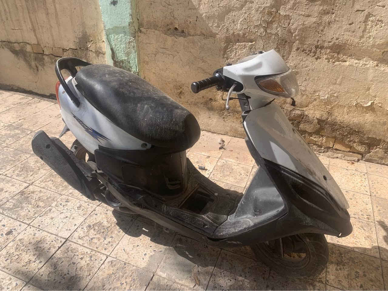 دراجه  ماكس١٢٠ للبيع الله شاهد صرفت عليهه بل٣٥٠
مكينه خير من الله شلعه ومعدل لا نضوح ولا تخبير
ندعمت بيهه والماشه مالته نعوجت وطفت تشتغل نكره سلف وهسه طافيه كعدي الباتري  مدري شبيهه سلف شغال بس ما تشتغل للبيع علق واني اجيك اني ابيع هيج ع وعضتيه انطي سعر واني ادخلك بغداد, العراق


**إذا كنت صاحب هذا الإعلان وتريد حذفه لأي سبب، رجاءا أرسل رسالة إلى الدعم الفني**