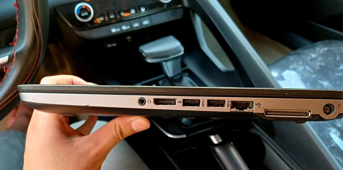 للبيع ذاكرة 256 السعر 300 الف وبيها مجال بسيط اي استفسار واتس آب (***********)
