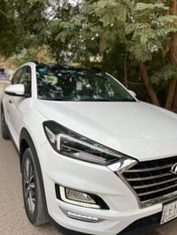 توسان 2020 ماشيه 49 سعر 175 وبيها مجال ارقامي 07775436221 07719032706