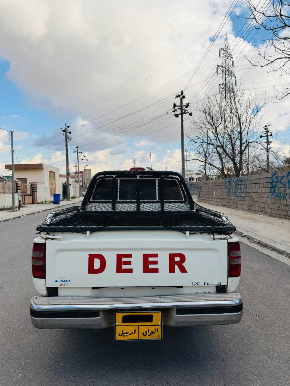 شوێن هەولێر 
رەقەم تەلەفۆن (***********)
دێر مۆدیل ٢٠١٠ موئەنەت ٣ پانکە کوشن مەرزیە ناو سوور چوار جام کارابە ئاوێنە کارابە ١٩٦ هەزار رۆیشتیە گێر و مەکینە و ئاکسل و شانسی بەشەرت بەناو کردن و غەرامە بەشەرت تەبرید سارد و گەرم بەشەرت بی سبوغ بی لیدان نرخ ٨٥ وەرەقە و مەجال أربيل, العراق
