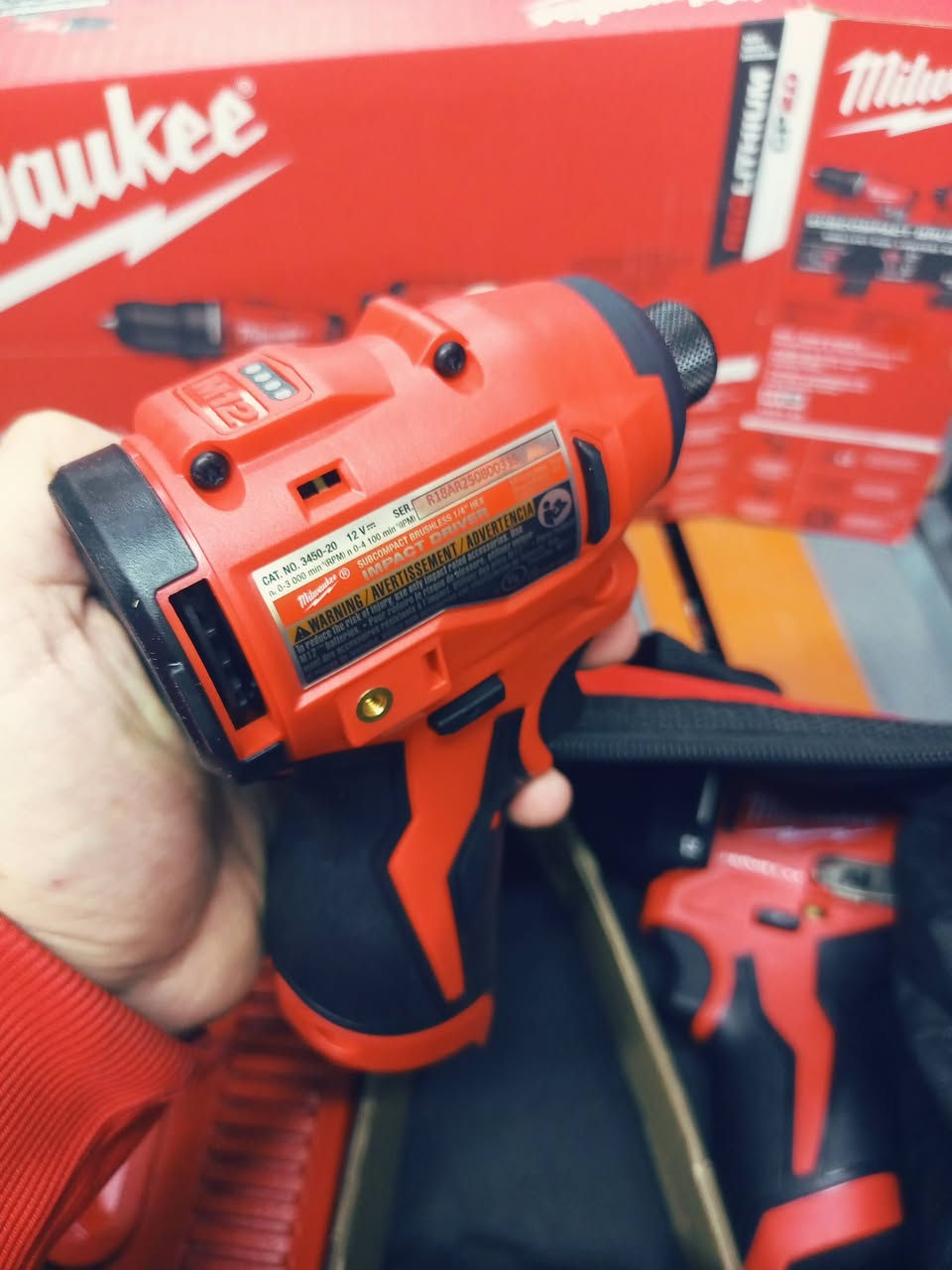 عرض خاص
دريل ميلواكي ٢٠٢٥ m12
جديد اصلي 
 صنع فيتنام 
دريل طوبة حديد     ١٣٥ الف 
دريل امباكت.    ١٣٥ الف 
بطارية ٣٠
شاحنة ٣٥ 
مكاني بغداد حي العدل 
يوجد توصيل 
***********
واتساب
