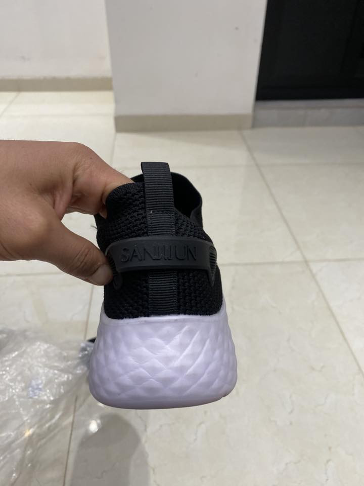 السلام عليكم 
شبابنا الطيبه تكرمون حذاء طبي جدا خفيف القاعدة فوم خفيفة   للجري او للرياضه سعرة السابق مثل مموضح امامكم 49$ 
او تكدرون تتأكدون وتشوفو بالأمازون او مثل مموضح أمامكم بالصور 
قياس الحذاء 👞 43
متوفر توصيل 🚚 
واتساب فقط ***********
