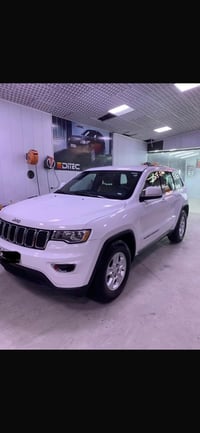 جيب شيروكي لاريدو 2017  وارد كندي كلين تايتل كفاله عامه ممشى 55 الف كي...