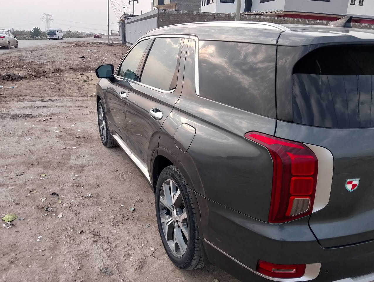 بلسايد موديل2022 وارد امريكي فول فئة ( لمتد )
فول مواصفات كشنات  تبريد تدفئة 
ماشية (76 ميل)
مكفوله 

بدون ايربك 

كلشي راجع بيها ابلادي 

مواصفات سيارة  
 فتحه
2-كشنات تدفئه تبريد امامي خلفي
 3-كشنات جلد اسود ملكي 
 4- 7 راكب vip منفصل  
5-كشنات خزن كهربائي 
6- نظام صوت متكامل (10) سماعات من Harman Kardon
7-ستيرن تدفئه + هزاز ستيرن 
8-شفتات ستيرن مع تحكمات كاملة 
9-لايتات زينون 
10,لد خلفي 
11-اشارة بالمري 
12-بصمة 
13-بصمة ابواب 
14-سايد بريك كهربائيّ 
15-صندوق كهربائي ( بصمة ) 
16-نظام المنحدرات  
17-بردات خلفي 
18-محرك 6سلندر 3.8L 
19-تشغيل عن بعد و دخول ذكي 
20-توقف ذاكي 
21-مثبت سرعة مع مثبت مسارات 
22-تحديد مسارات متكامل مع قيادة ذاتية 
23-رادارات امامي خلفي جانبي 
24-حساسات امامي خلفي جانبي 
25-شحن وايرليس لجميع المقاعد الامامية والخلفية
26-التبريد مركزي 3 قطع 
27-اتو Stop 
28-المرايا الجانبية قلاب عند الرجوع للخلف
رقم بابل  باسمي 
مكان السياره بابل
السعر 270بيها مجال حك الجية وبالخدمة  

 هـ ***********
***********
