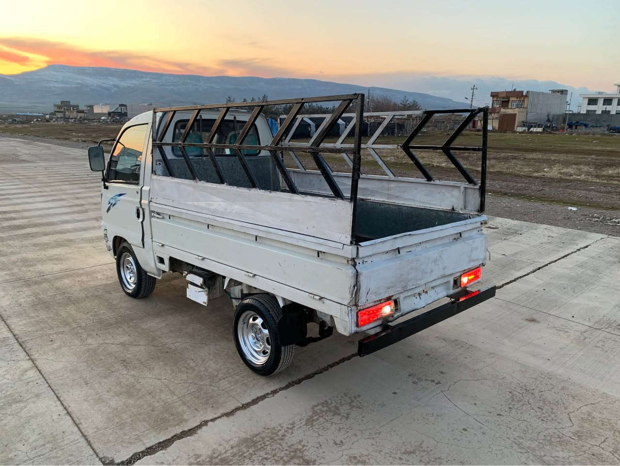 هایڤی مۆدیل 2006مەکینەوگیری بەشەرت  تەقەورەقەی بەشەرت کارەبای زۆرمەزبوتە لایت فلجە هۆرن  گیجی بەنزین حەماوە گشتی ئیشدەکات  4تایەی تازە سعری 13گەڵا ژم  ***********   *********** شوین پیرەمەگرون السليمانية, العراق
