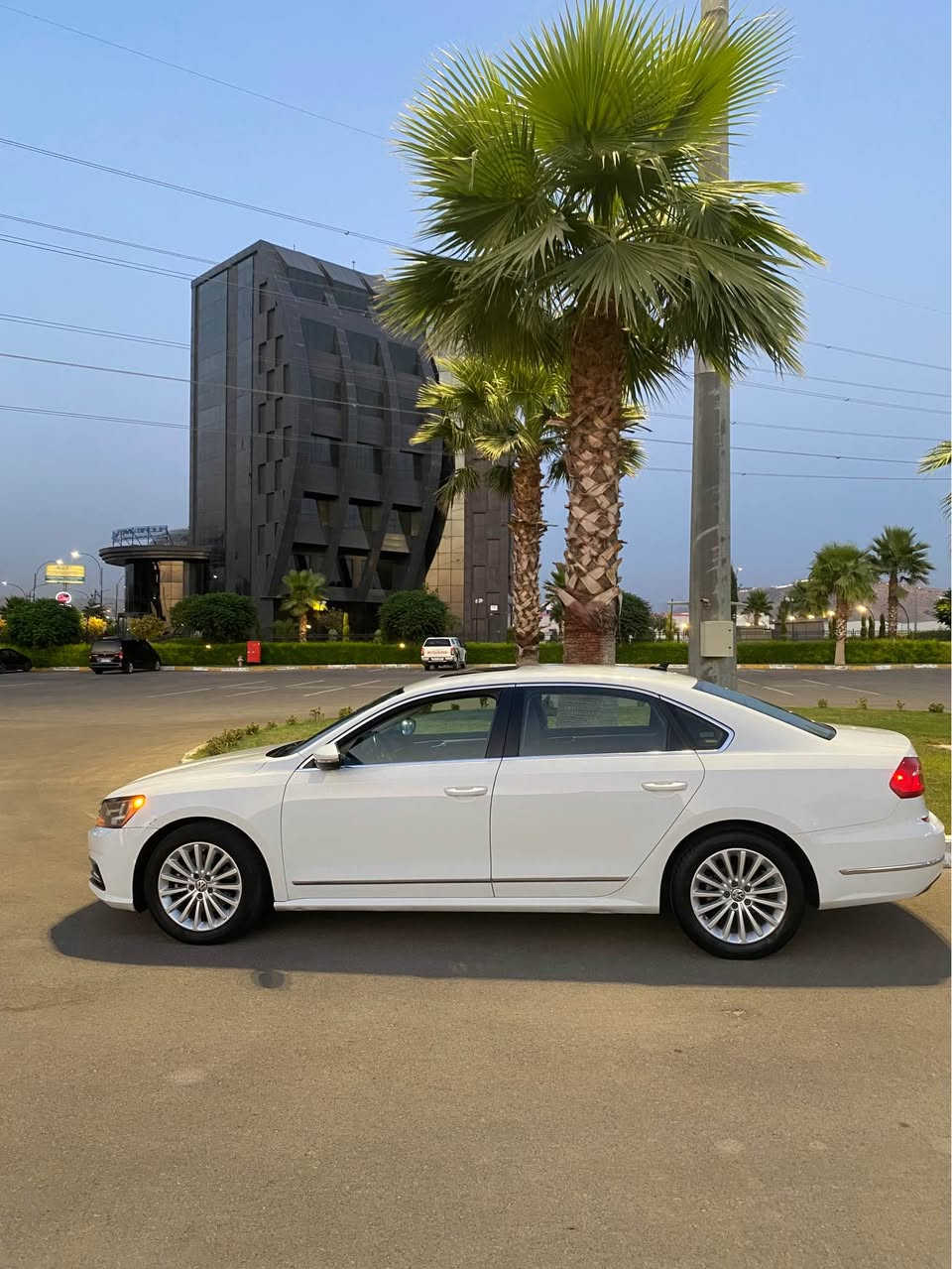 Volkswagen Passat 2016 
سيارة فوا مواصفات 
محرك ١.٨ تيربو 
ماشية ٦٩ الف ميل 
رادار خلفي و امامي 
بدون تعديل بدون اي ضربة 
بدون دواخل و ارباكات 
بيها ٥ قطع كلير امريكا بخ بدون حادث 
الكير و محرك ب شرط و تحويل وكالة هم 
سعرها ١١٥$ ورقــة و بيها مـجال 
للمزيد من المعلومات اتصل على هذا الرقم 
(***********) سميل, دهوك
