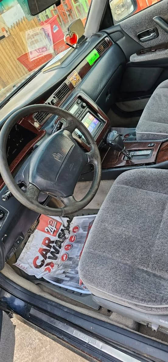 السلام عليكم راس الثور للبيع كشنات كهرباء فتحه كصت قماره فقط مكفوله من نقل جثه  موديل 1996 رقم انبار مداور ثاني يوم مكينه فيشتين مكينه او كير بل جيس حداد بل جيس تبريد ثلج تخم تاير جديد السعر ٨٧ او بيها مجال قليل قليل العنوان نجف كوفه قرب معمل الببسي رقم ***********
