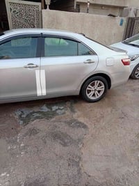 كامري ٢٠٠٧ أمريكي ٦سلندر بيها بس جاملغ خلفي صبغ والبقيه مكفول للاستفسا...